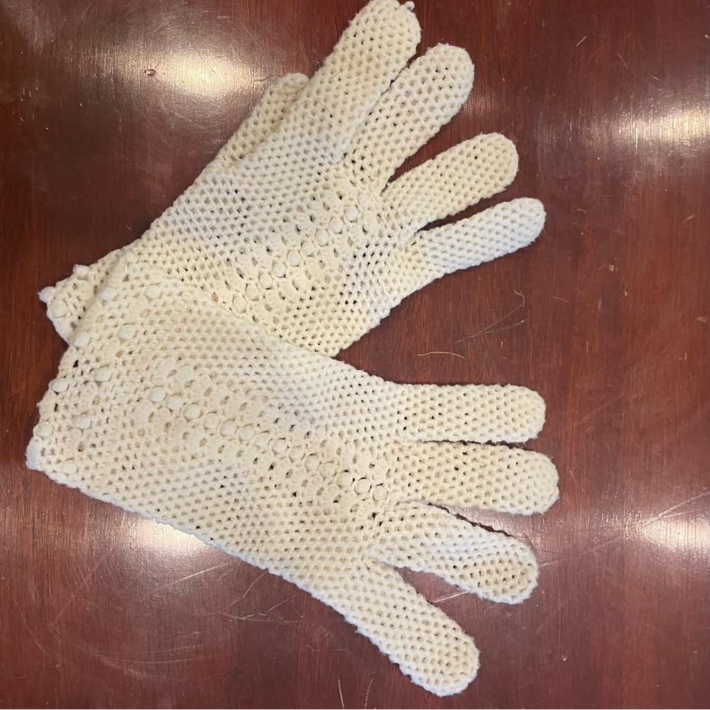Knit vintage fishnet gloves. Ladies sm/med